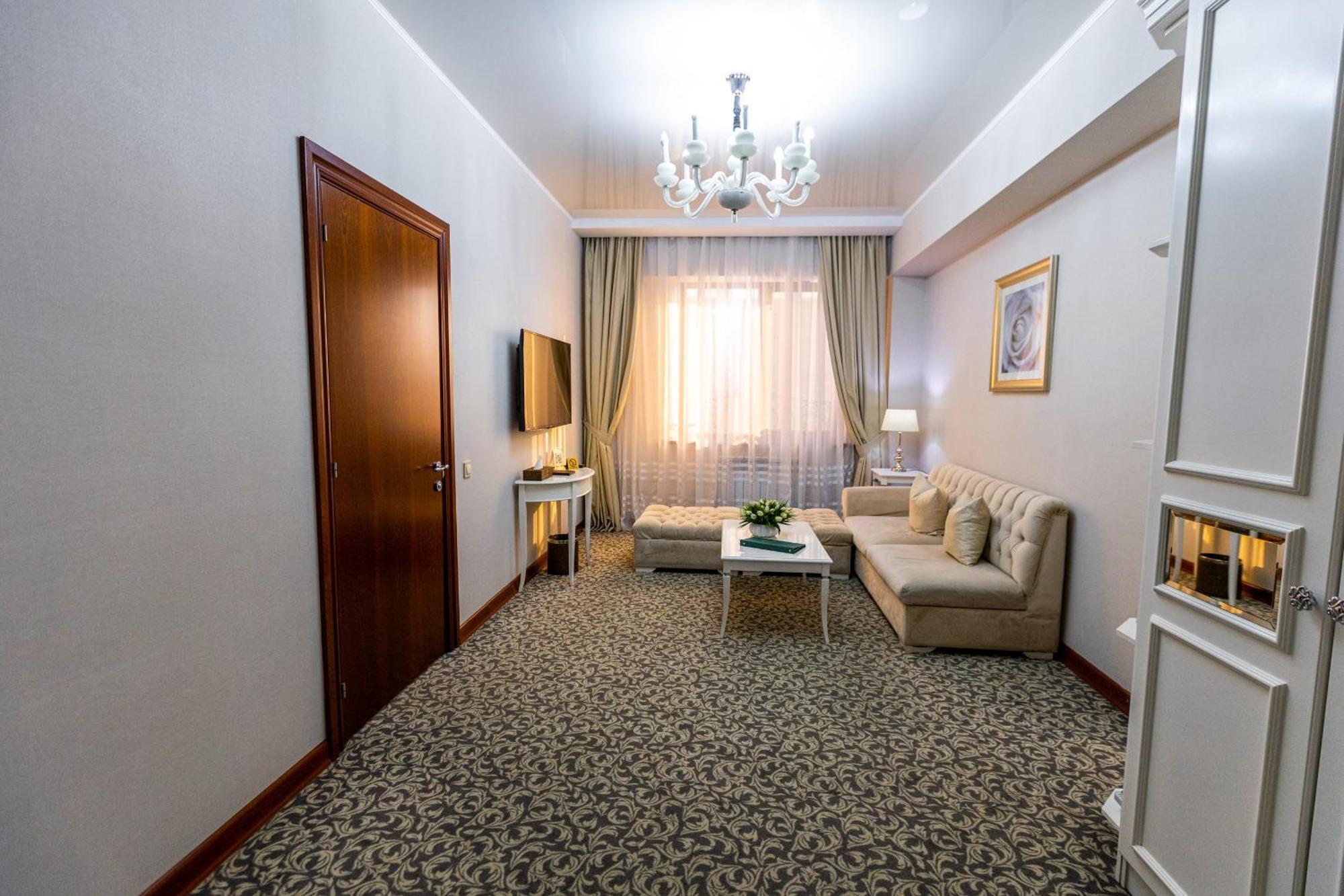 Plaza Hotel Almaty Pokoj fotografie