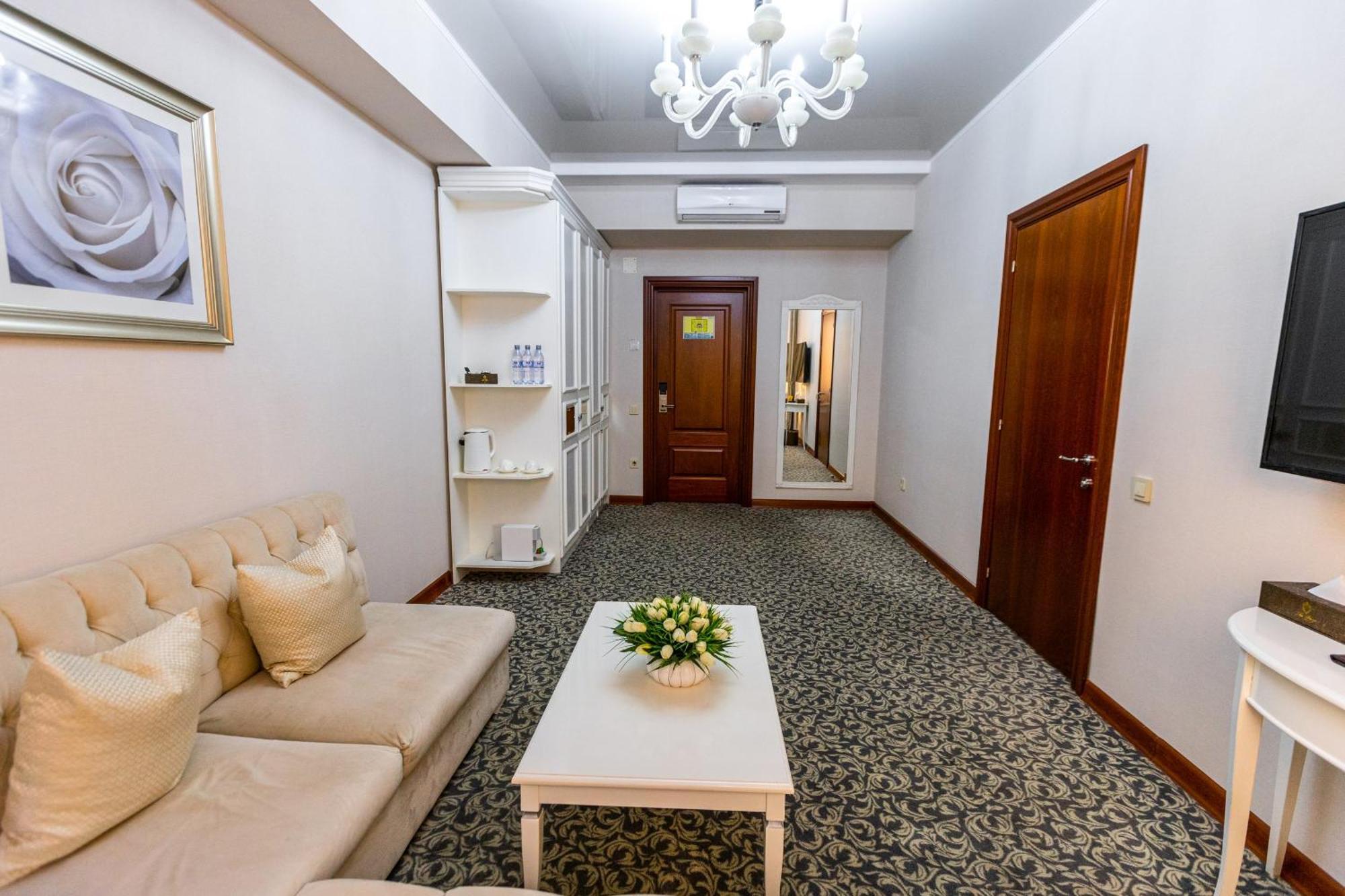 Plaza Hotel Almaty Pokoj fotografie