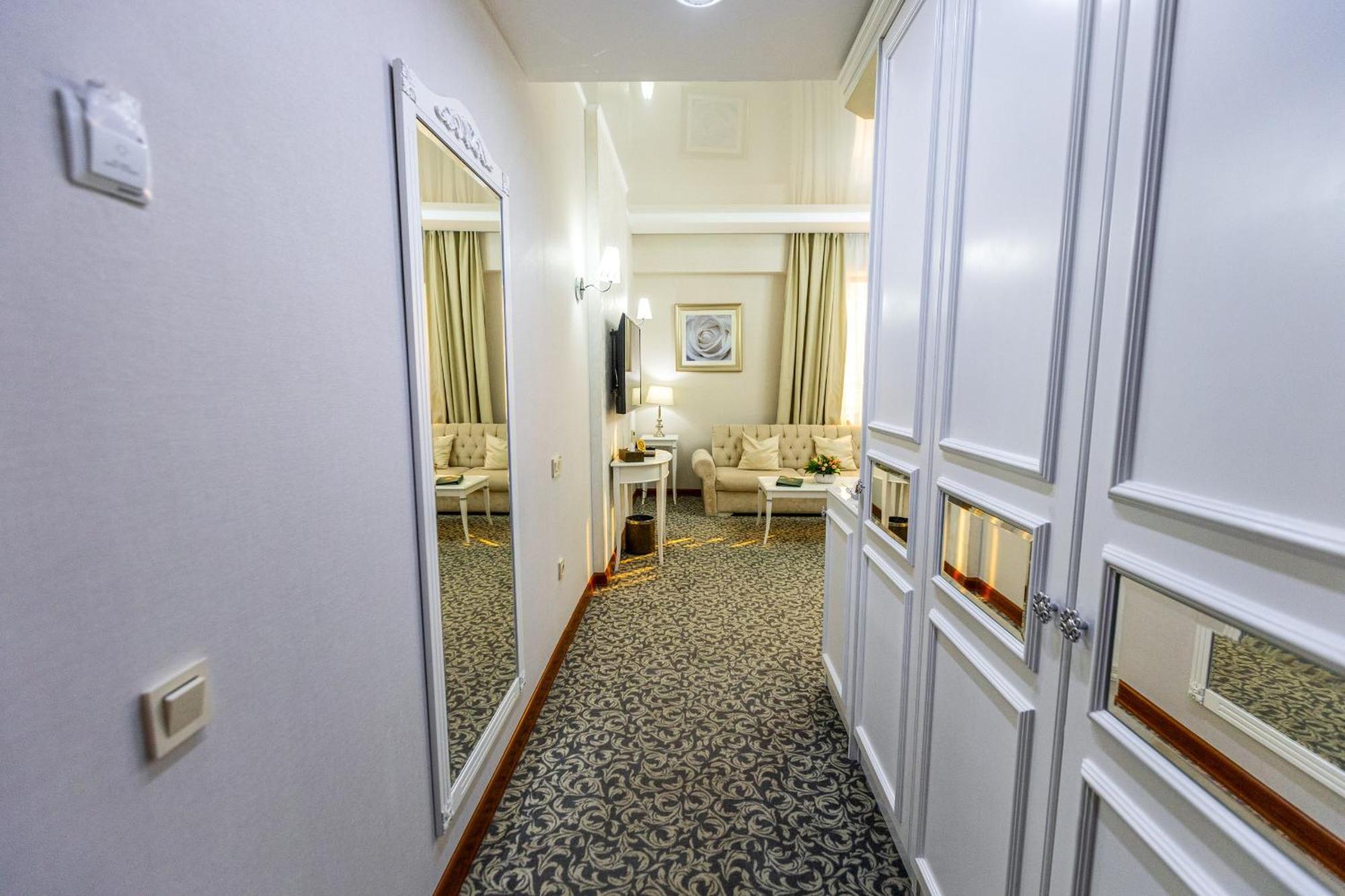Plaza Hotel Almaty Pokoj fotografie