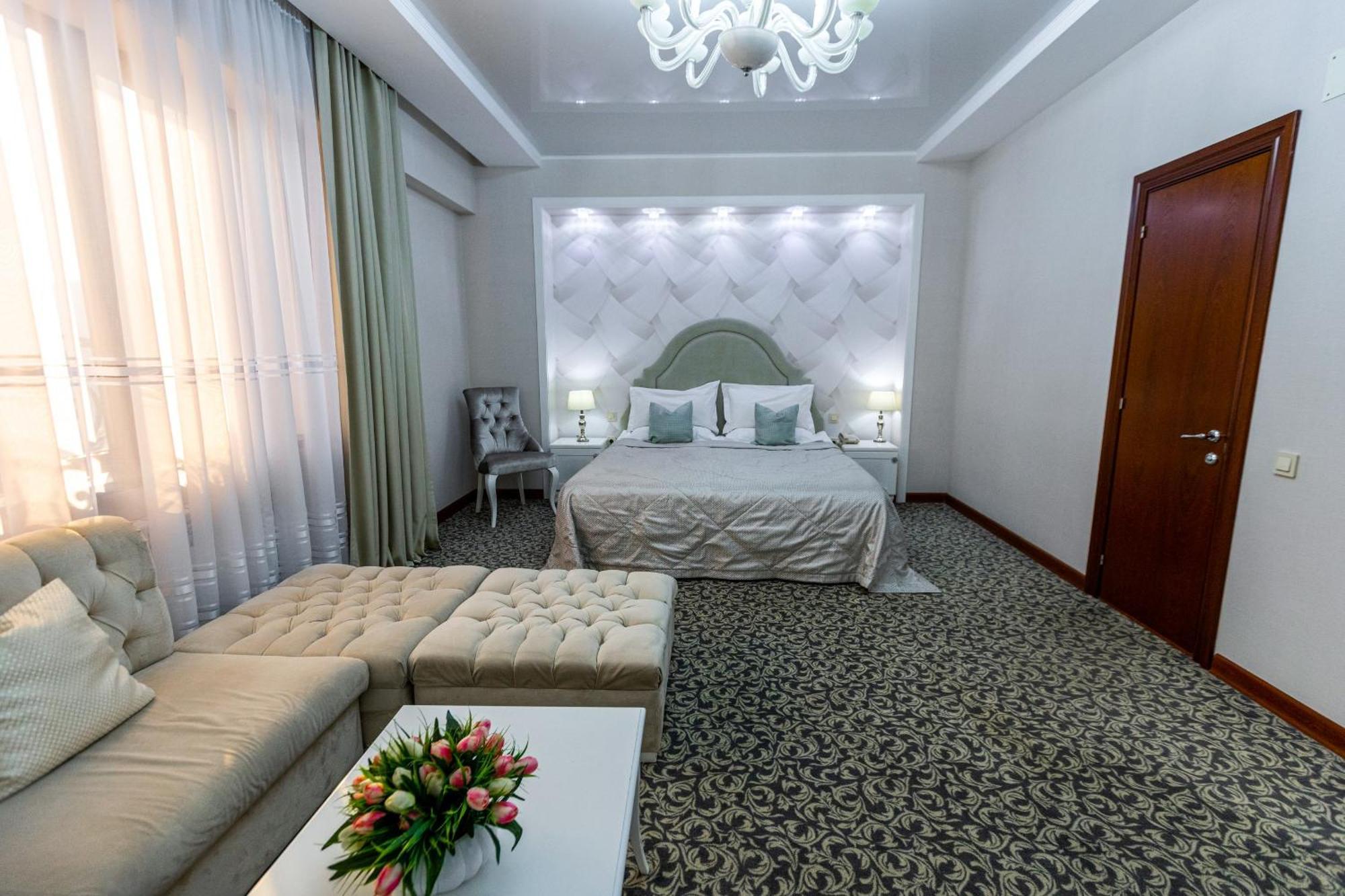Plaza Hotel Almaty Pokoj fotografie