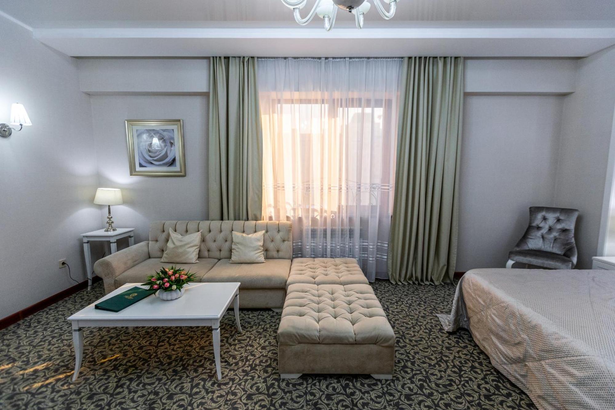 Plaza Hotel Almaty Pokoj fotografie