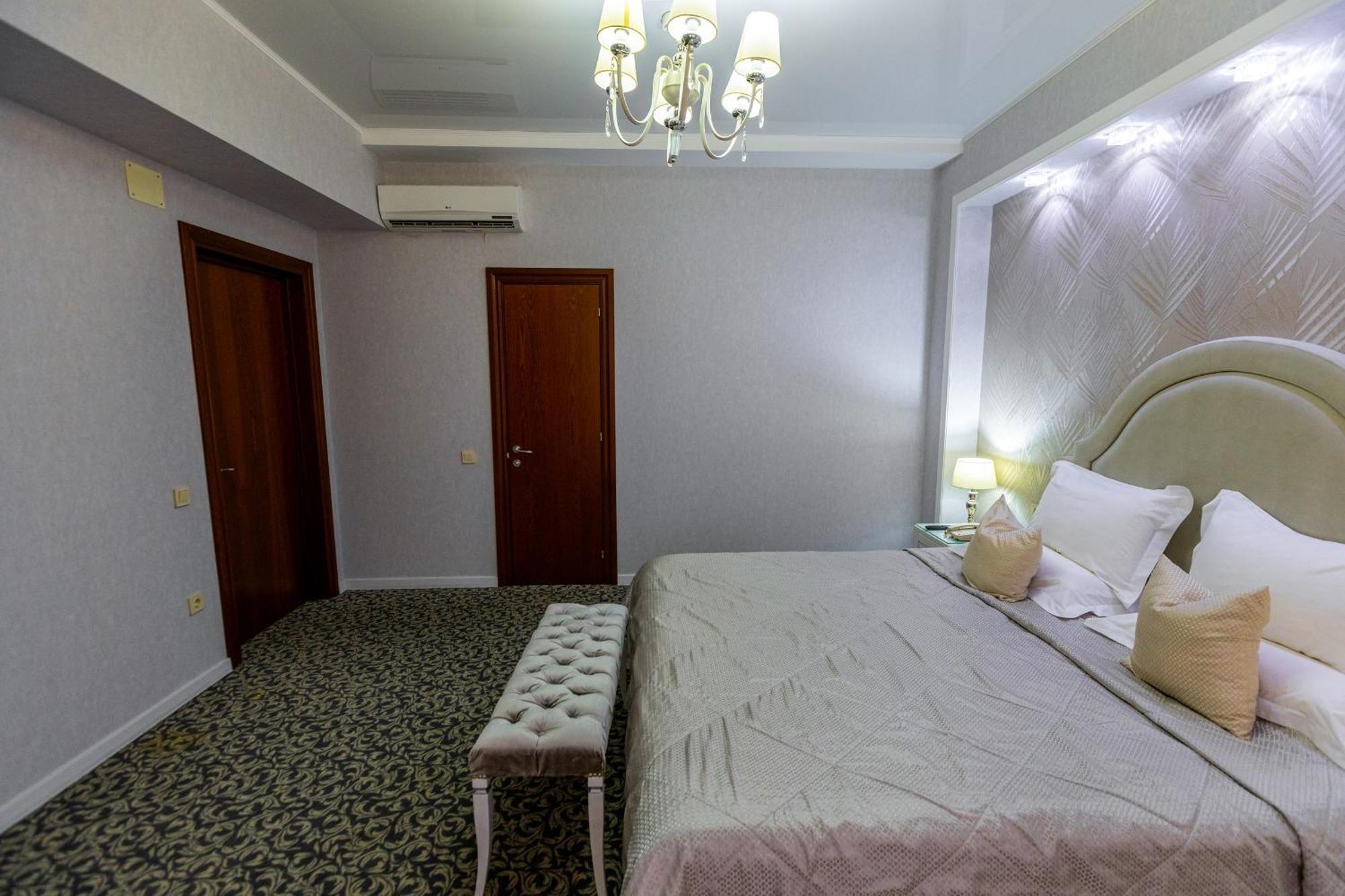 Plaza Hotel Almaty Pokoj fotografie