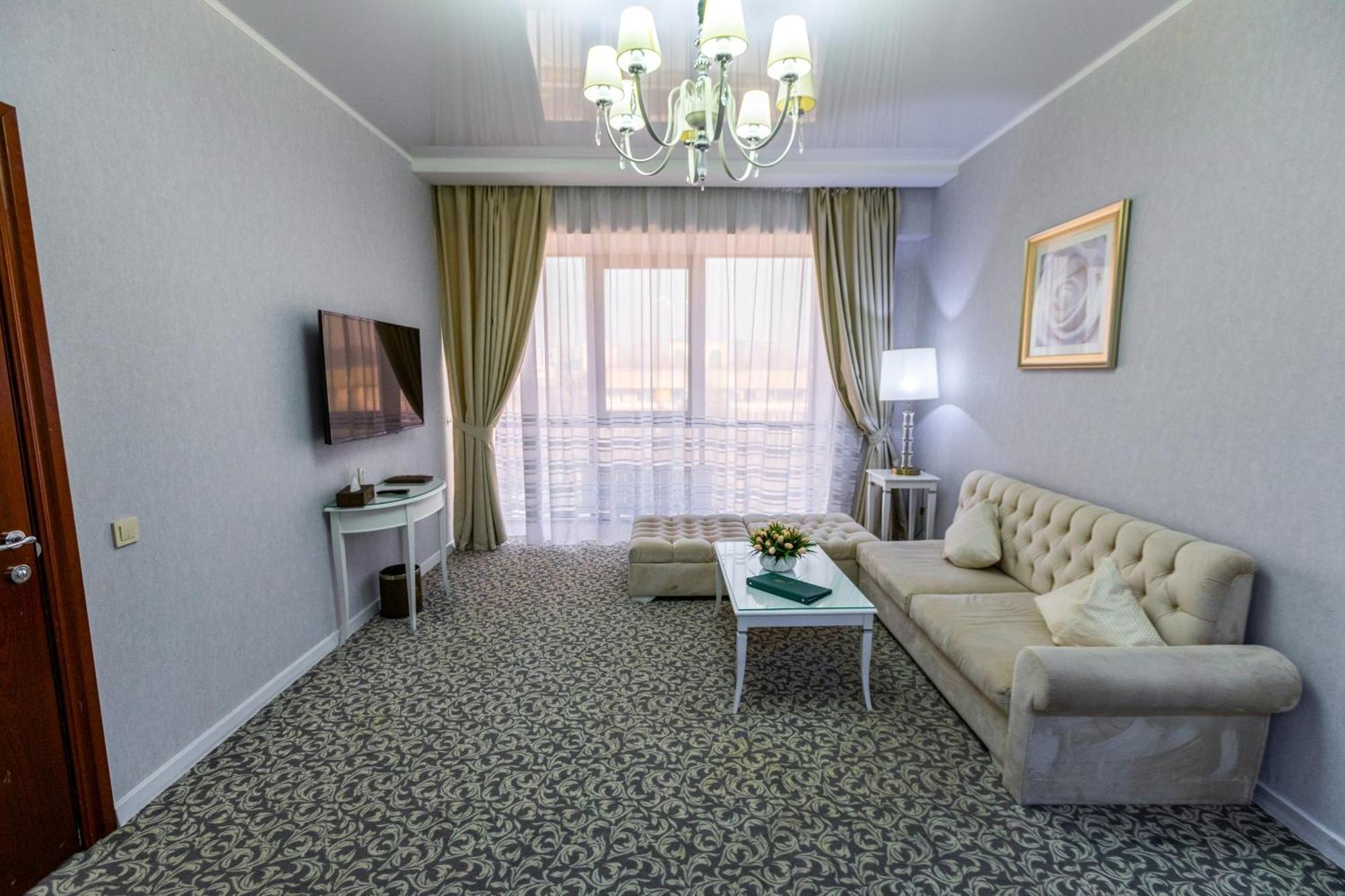 Plaza Hotel Almaty Exteriér fotografie