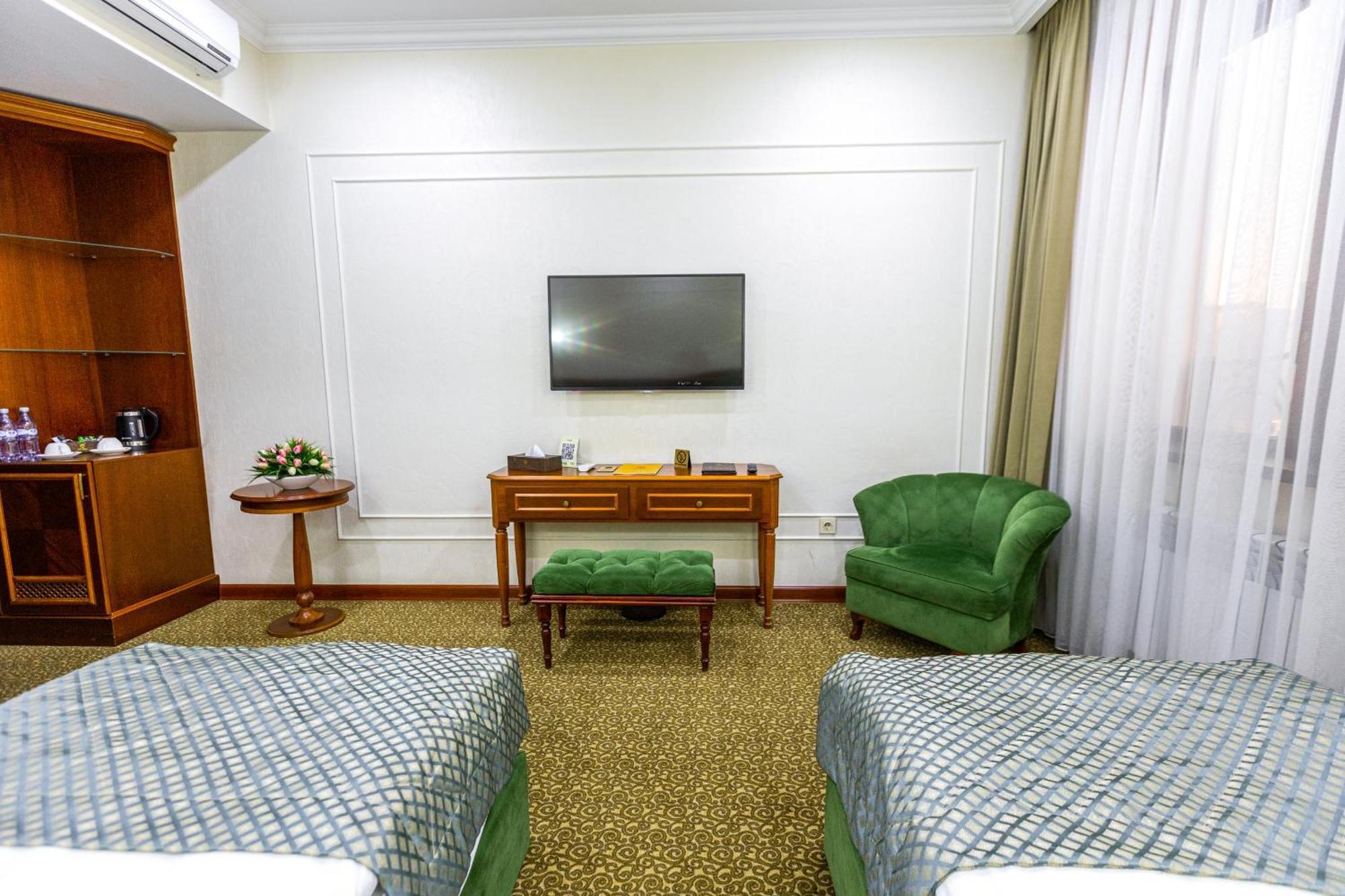 Plaza Hotel Almaty Pokoj fotografie