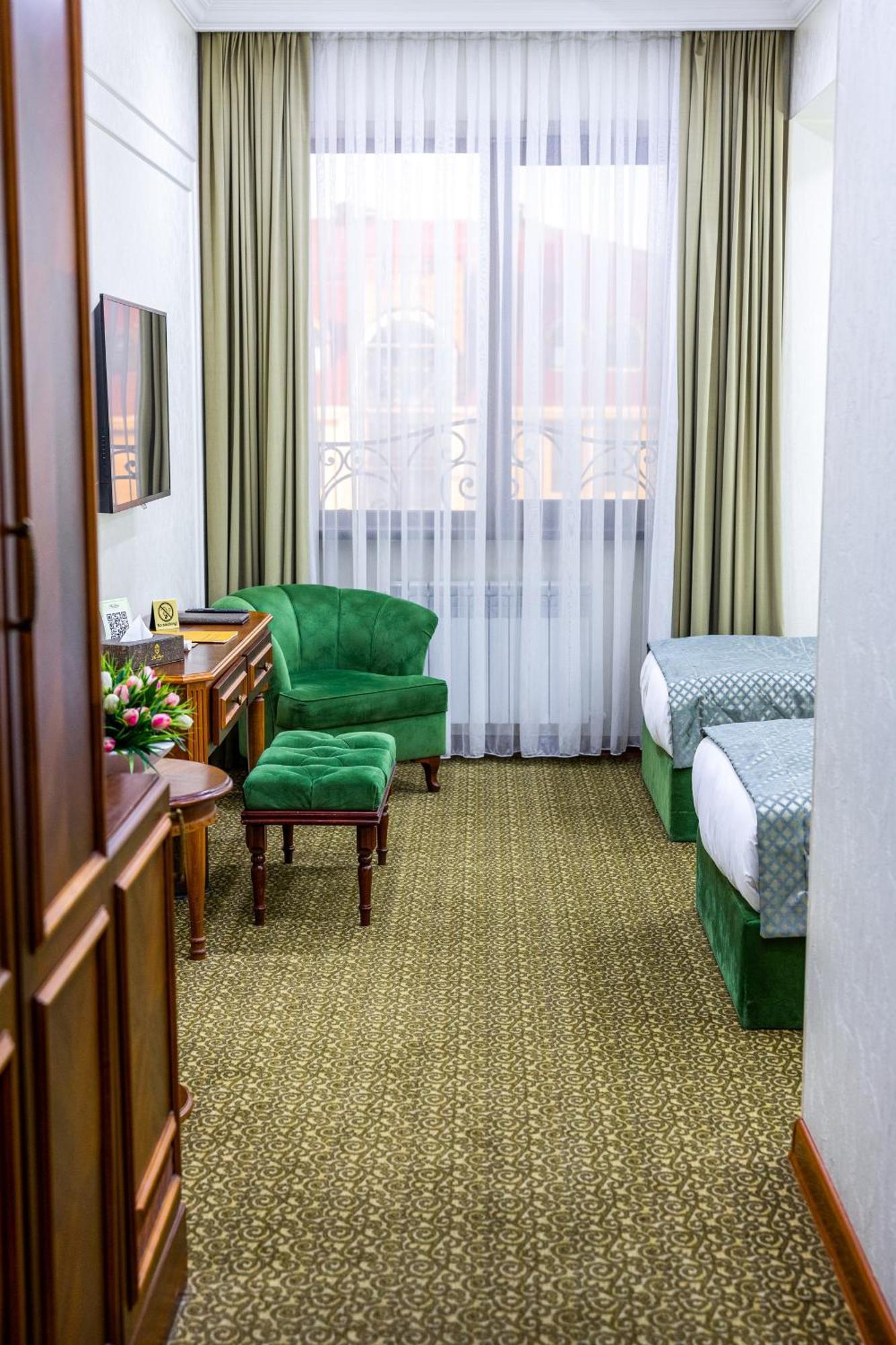 Plaza Hotel Almaty Pokoj fotografie