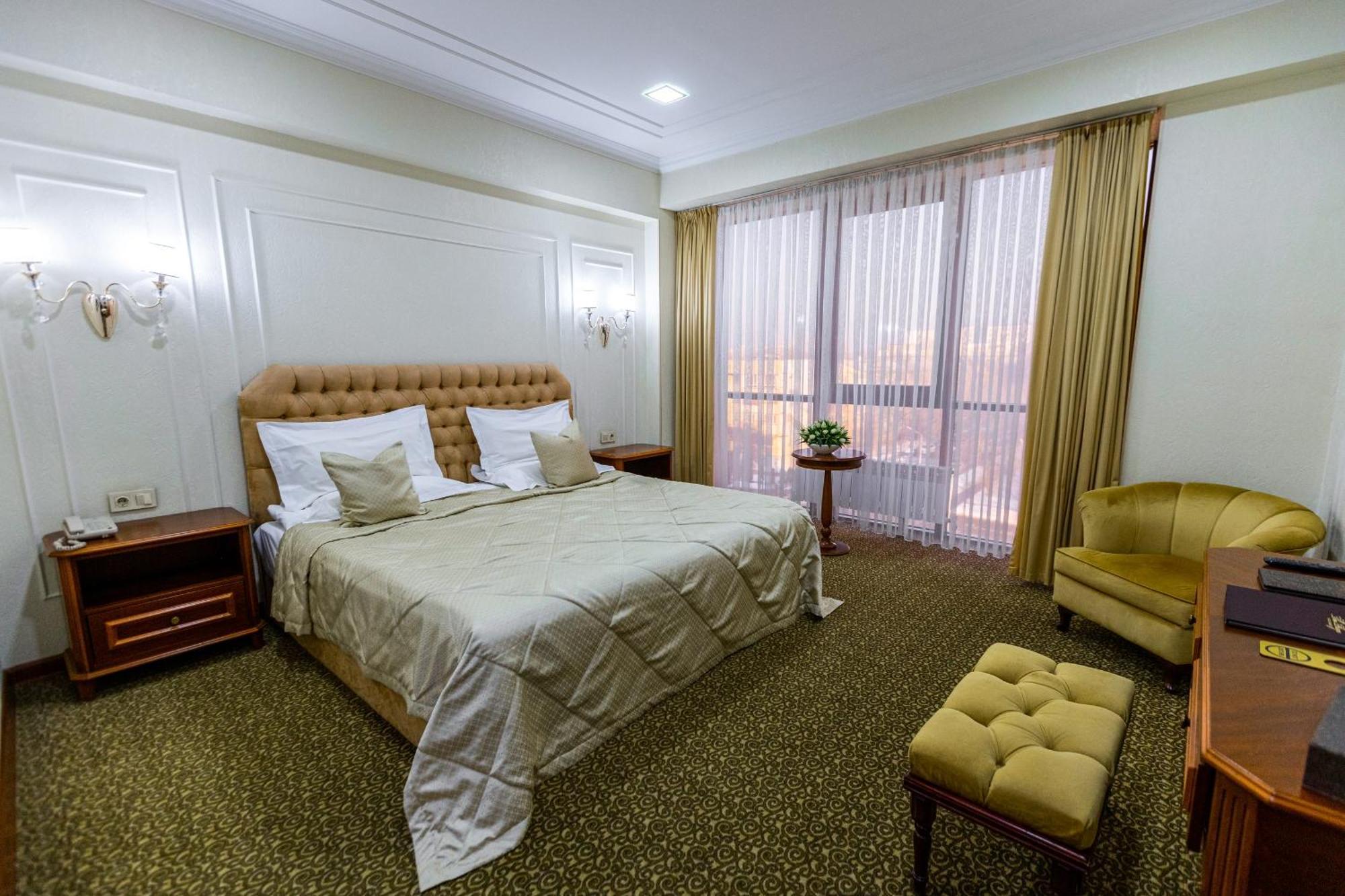 Plaza Hotel Almaty Exteriér fotografie